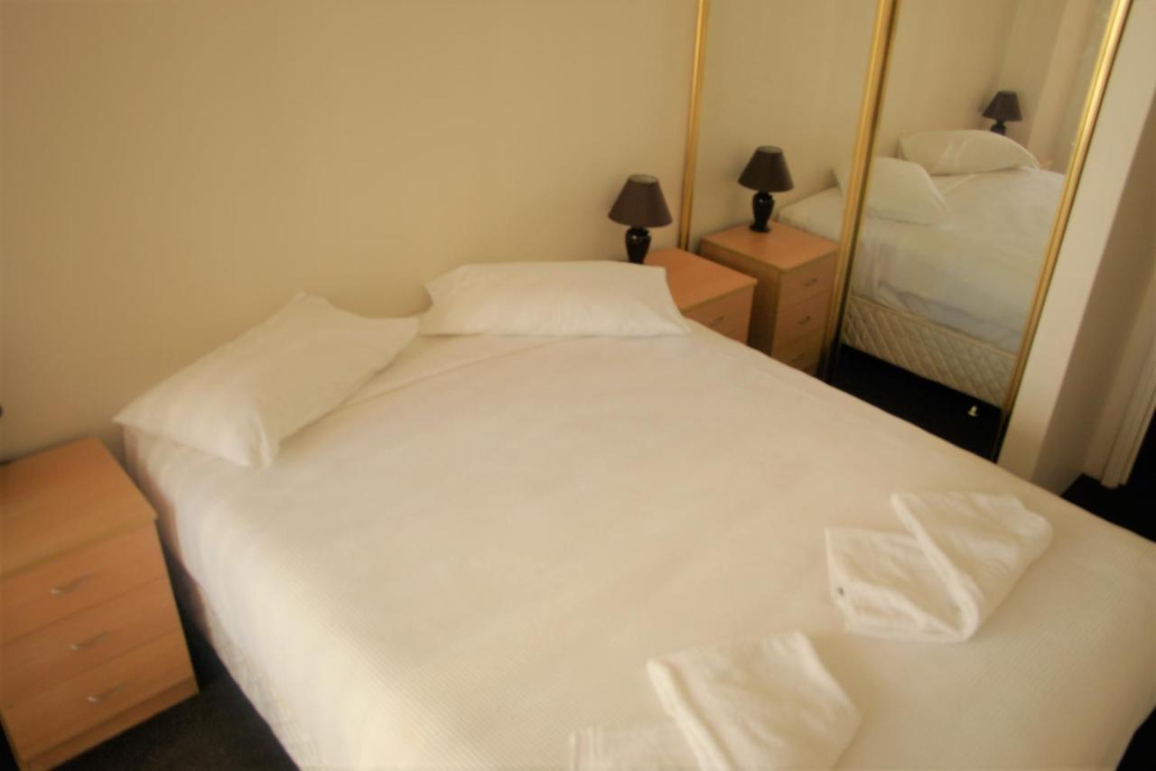 - Kent Street Cbd Floor 2 Bedroom With Balcony *