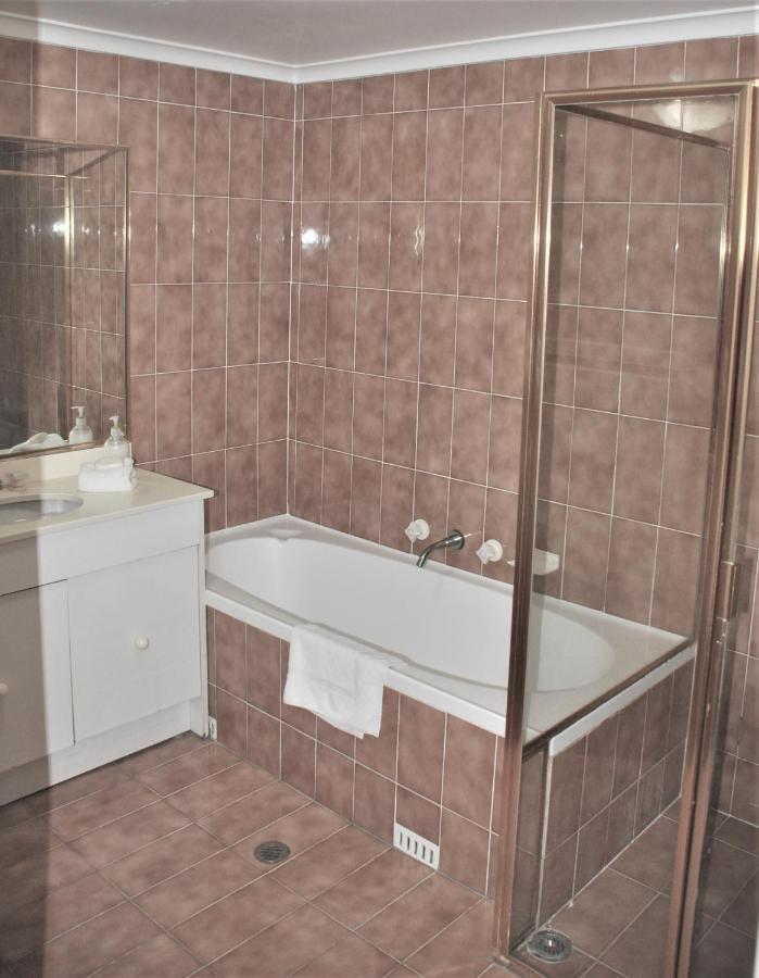 - Kent Street Cbd Floor 2 Bedroom With Balcony Apartment *