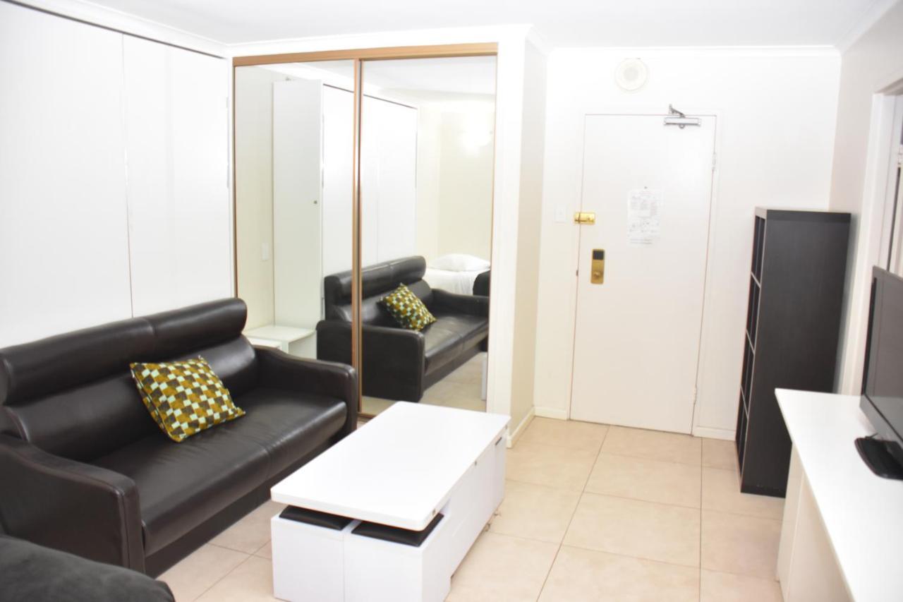- Hyde Park Plaza 38 College St * Sidney