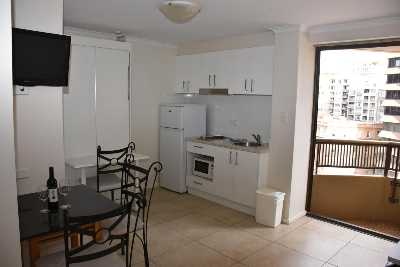 - Hyde Park Plaza 38 College St * Sidney