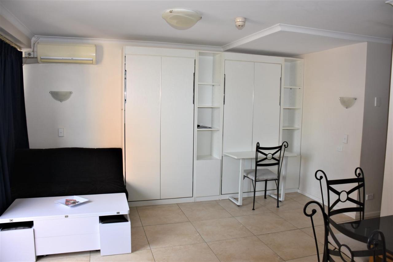 - Hyde Park Plaza 38 College St * Sidney