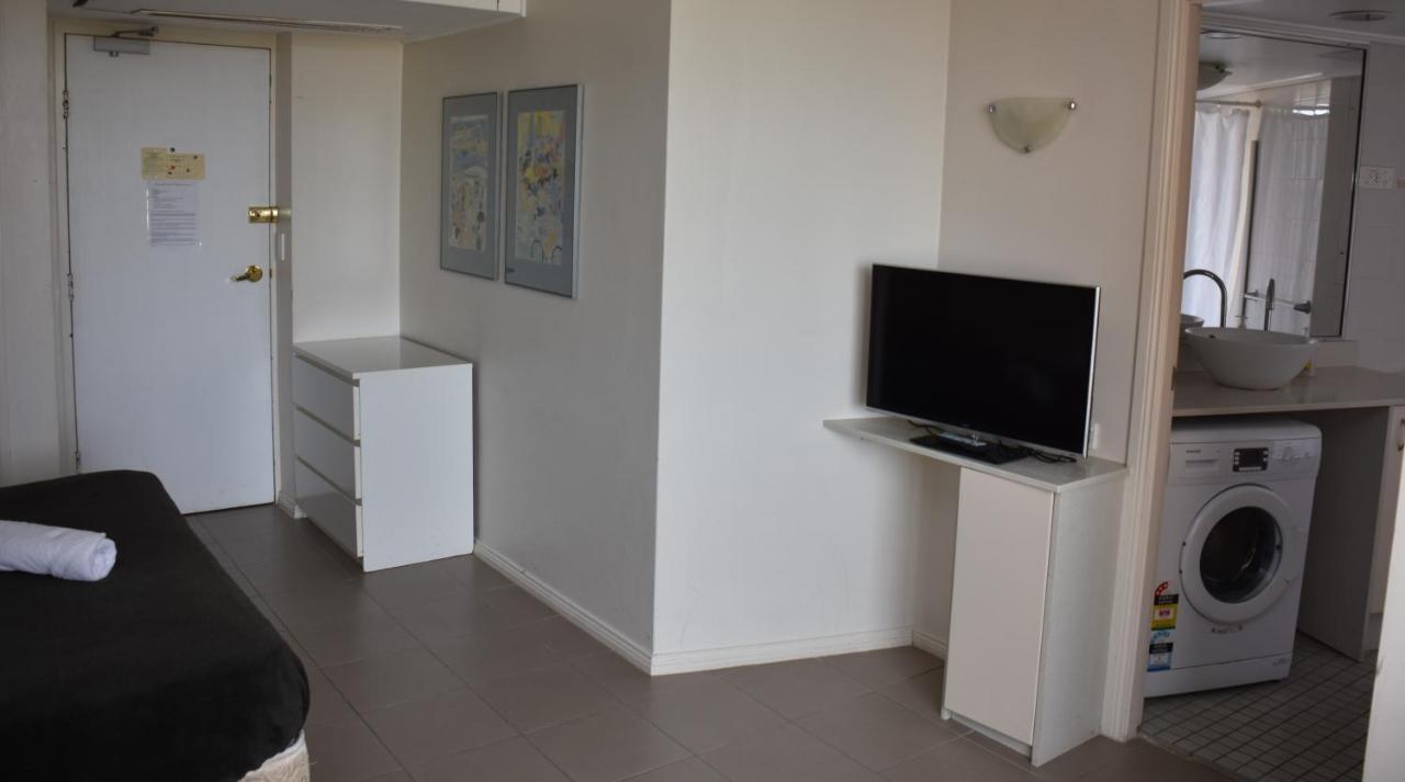 - Hyde Park Plaza 38 College St