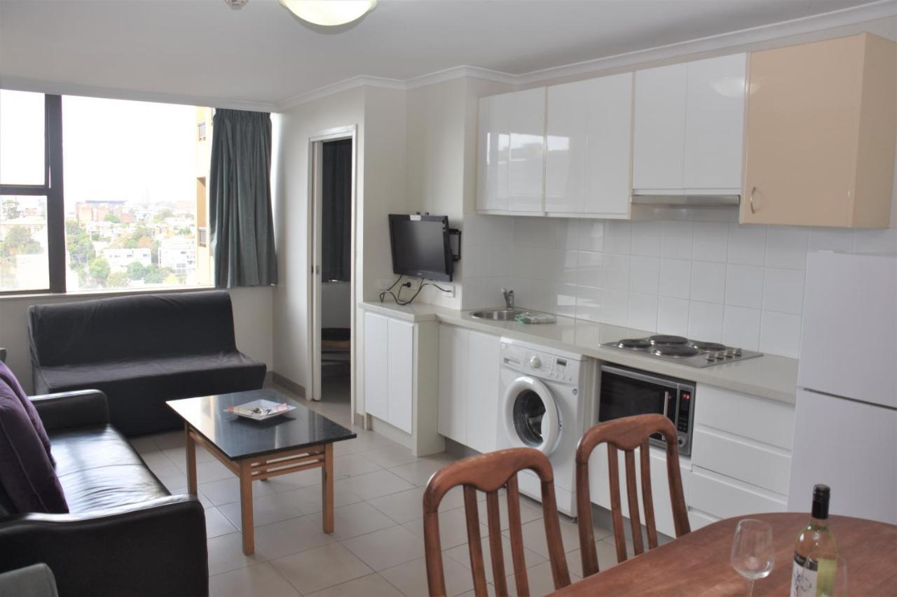 - Hyde Park Plaza 38 College St