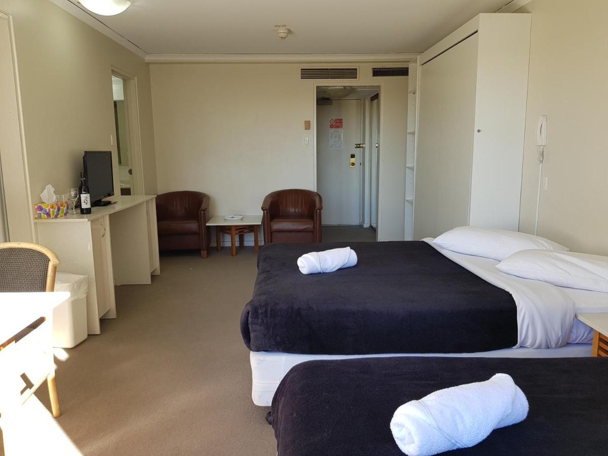 - Hyde Park Plaza 38 College St *