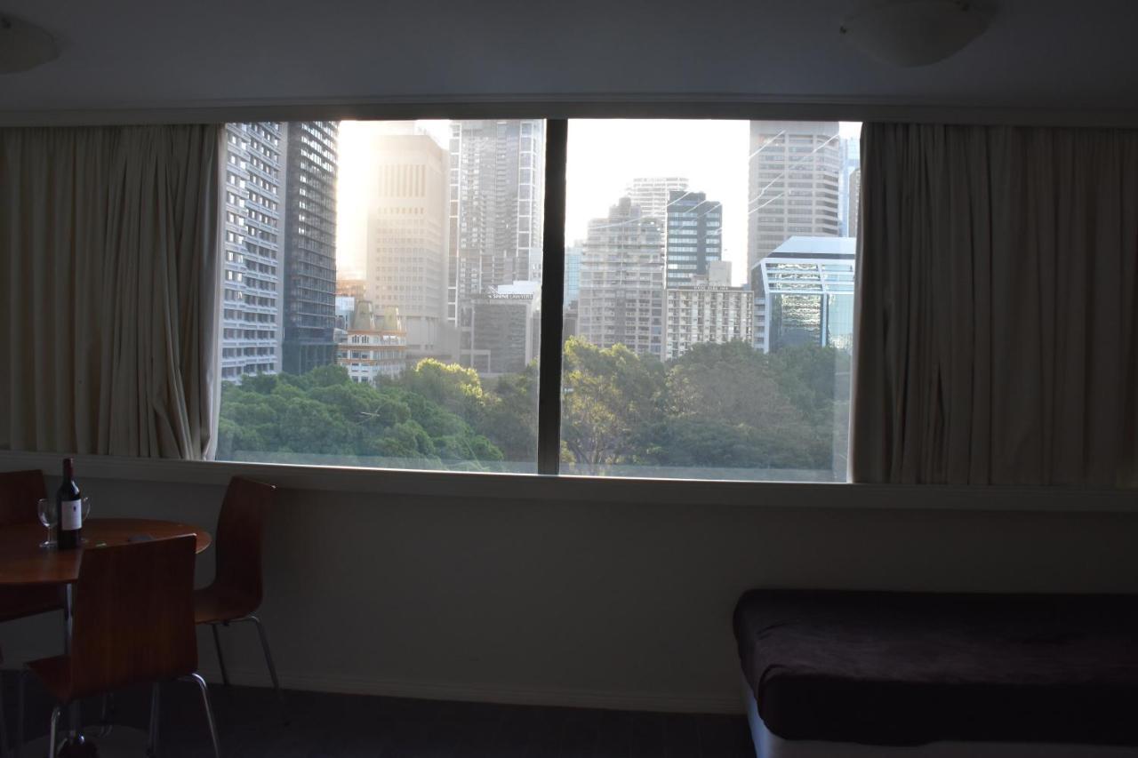 - Hyde Park Plaza 38 College St