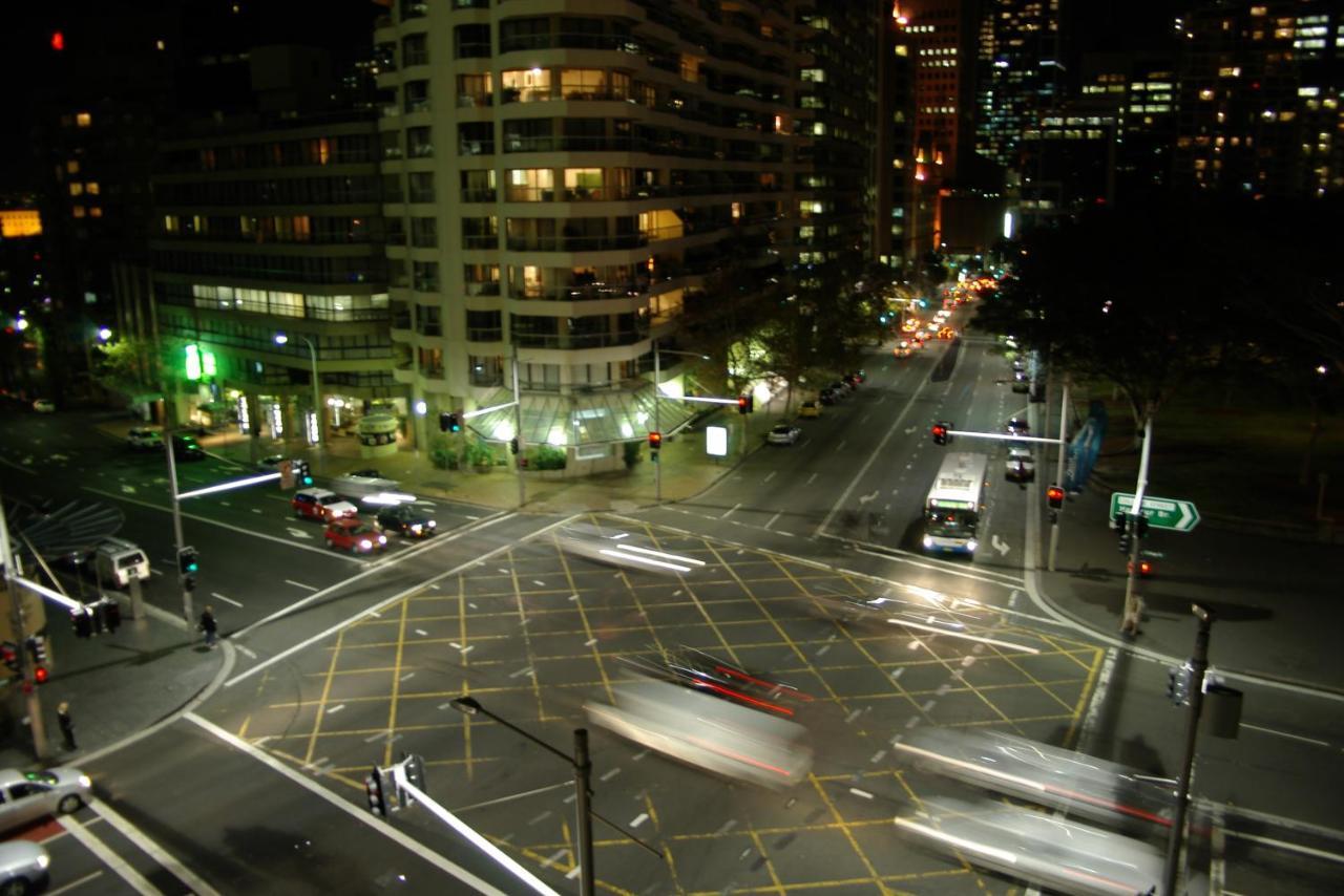 - Hyde Park Plaza 38 College St * Sidney