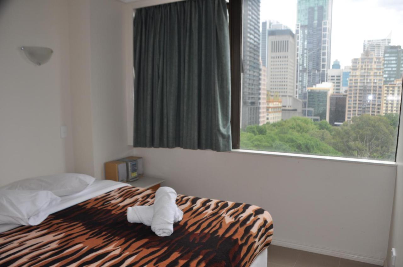 - Hyde Park Plaza 38 College St * Sidney