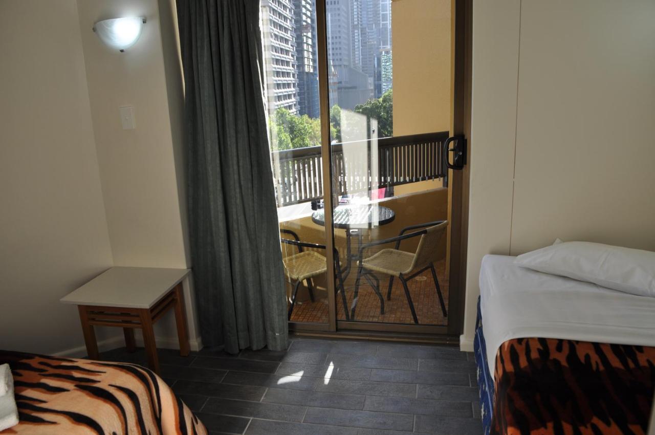 - Hyde Park Plaza 38 College St * Sidney
