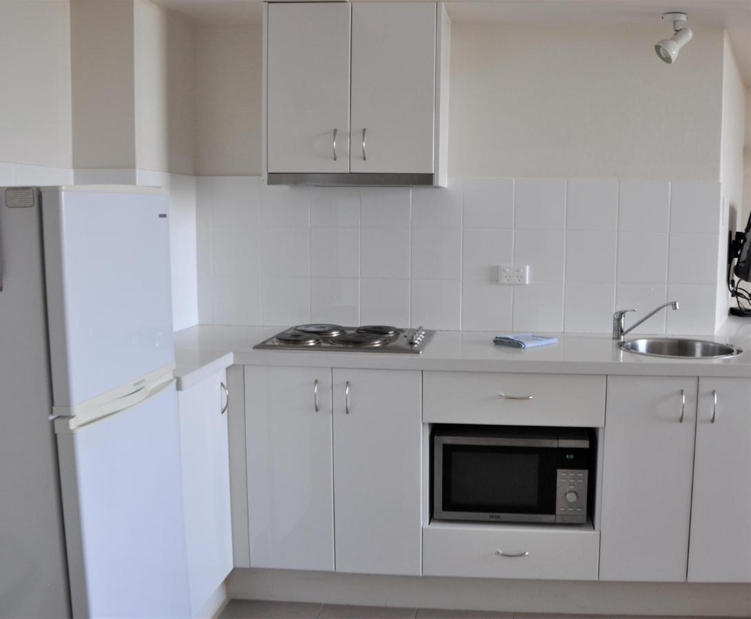 - Hyde Park Plaza 38 College St