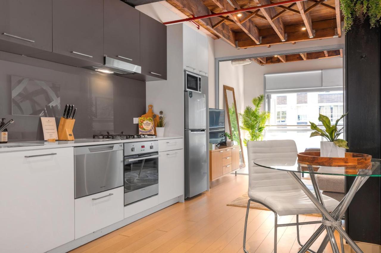Riley St Apartment