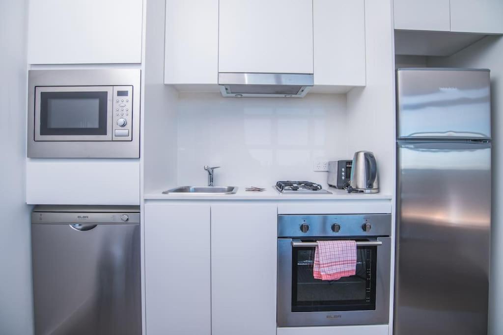 Train Station Access! 1bed1bath At Chatswood Apartment *