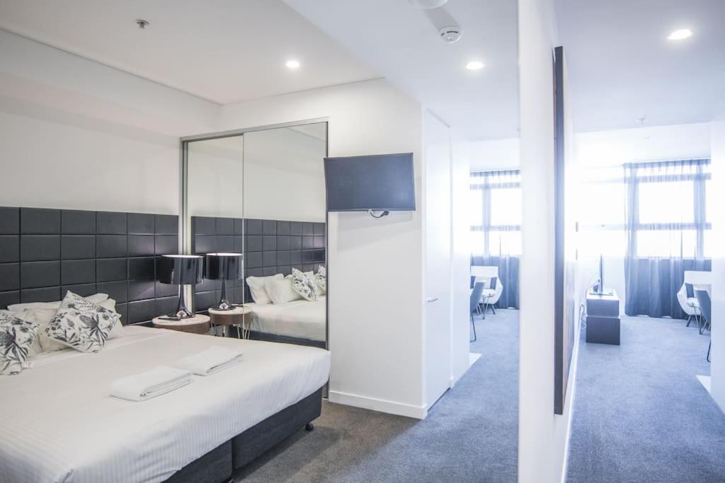 Apartment Train Station Access! 1bed1bath At Chatswood Sydney