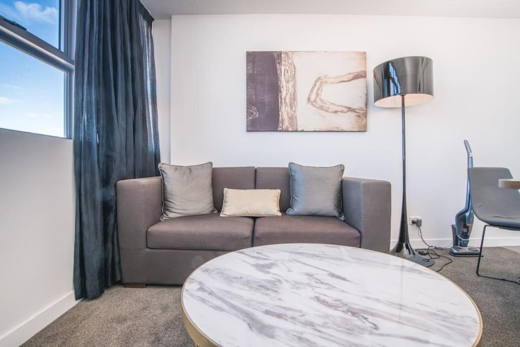 Apartment Train Station Access! 1bed1bath At Chatswood Sydney