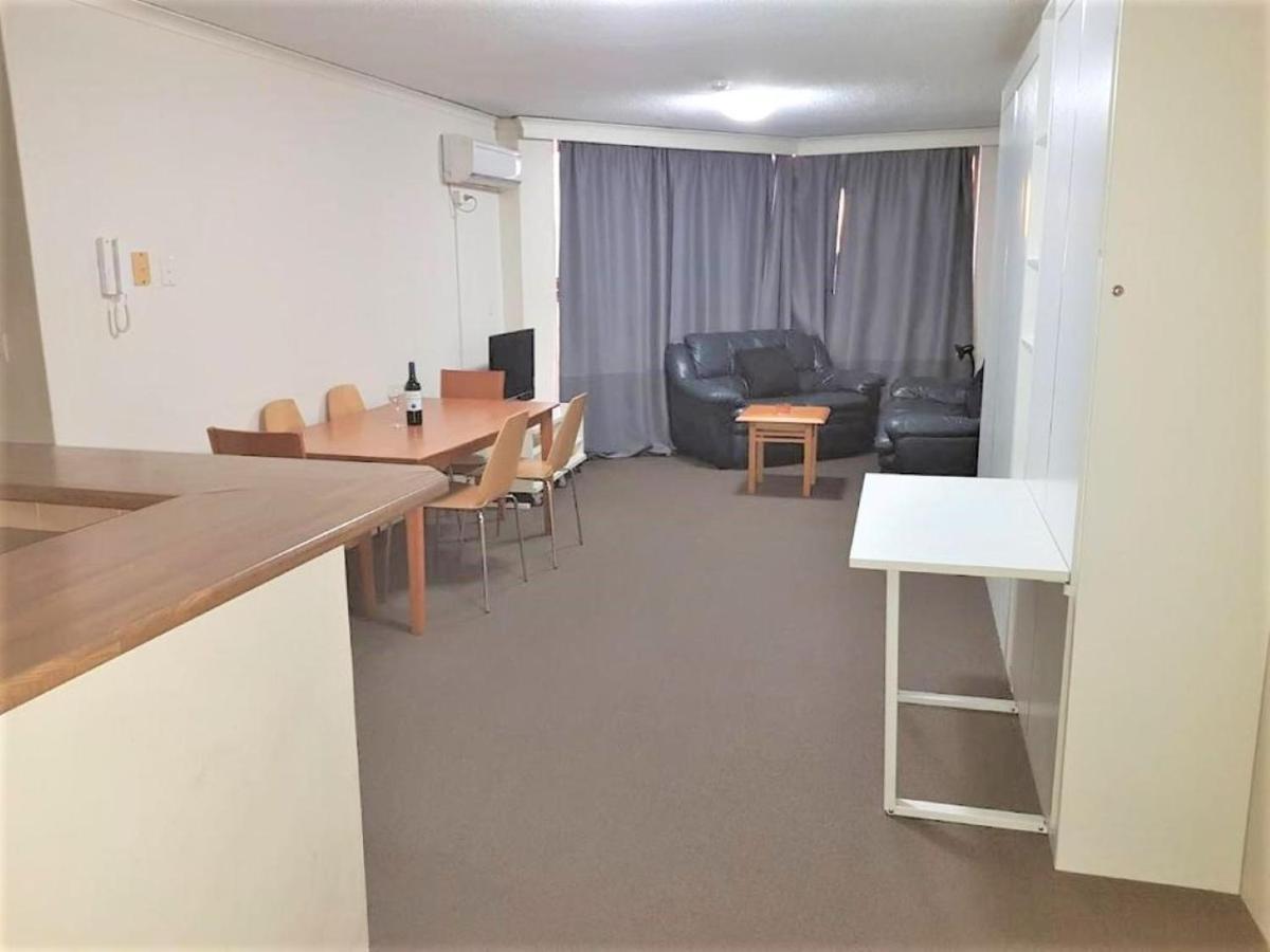 - Kent Street Cbd Floor 2 Bedroom With Balcony Apartment *
