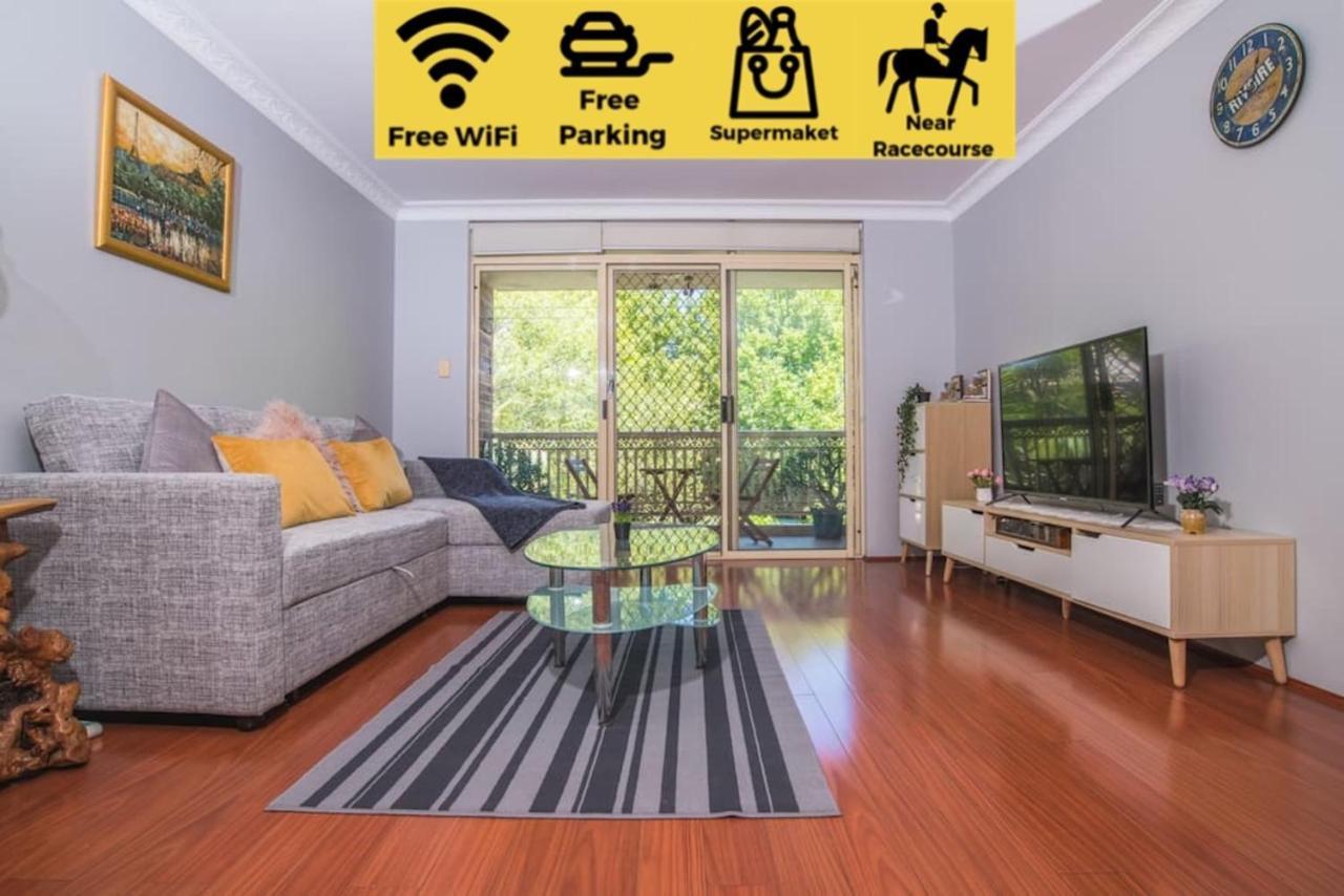 Rustic Hardwood 2 Bedroom In Randwick