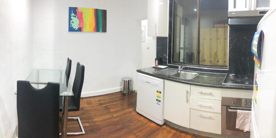 Price Clean Linen And Free Stuff No 2 Plenty Of On Street Parking G1 Bed & Breakfast