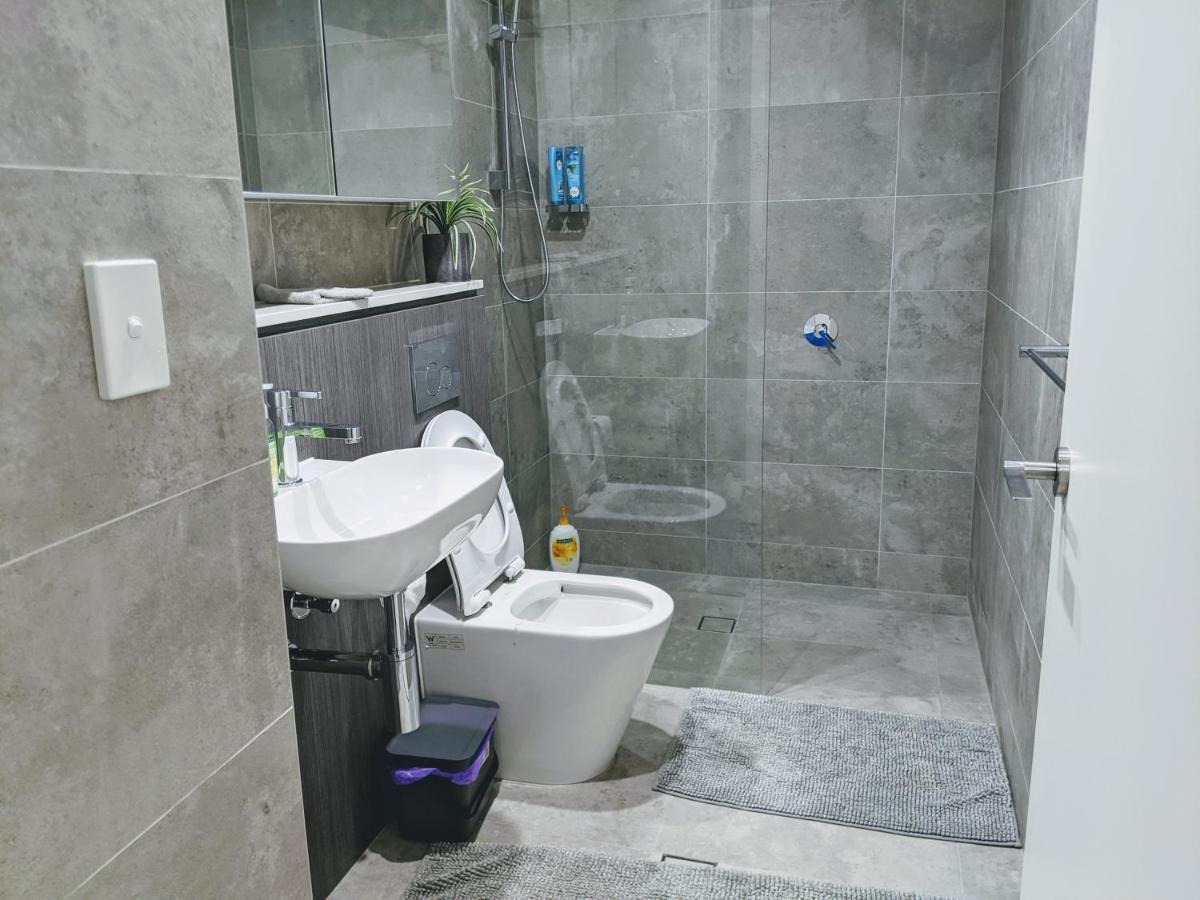 Luxury 3-bed 2-bath, Balcony, With Pool Included, No Parties! * Sydney