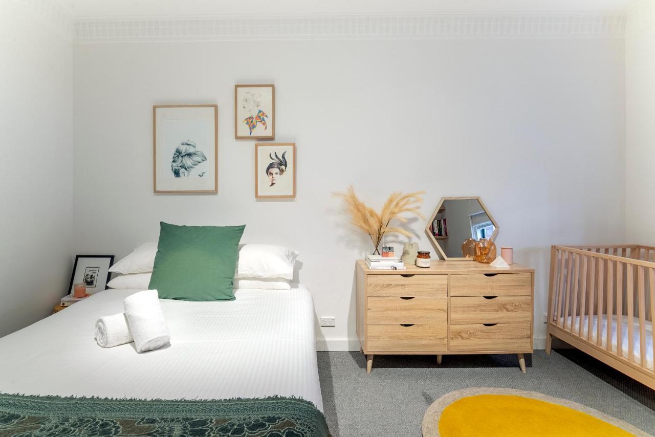 Modern Double Bay // 2 Min Walk To Apartment *