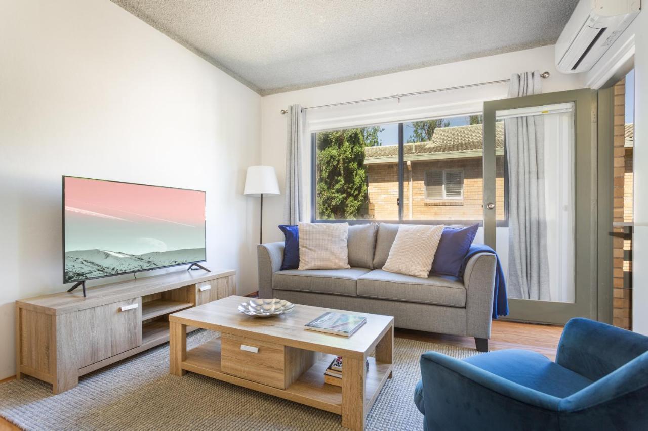 Unit With Balcony, Backyard And Parking Near Shops Duplicate *