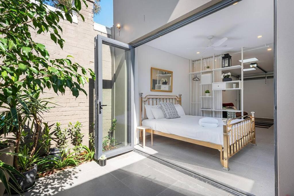 Guest house Converted Garage On Foss - King Bed Sydney