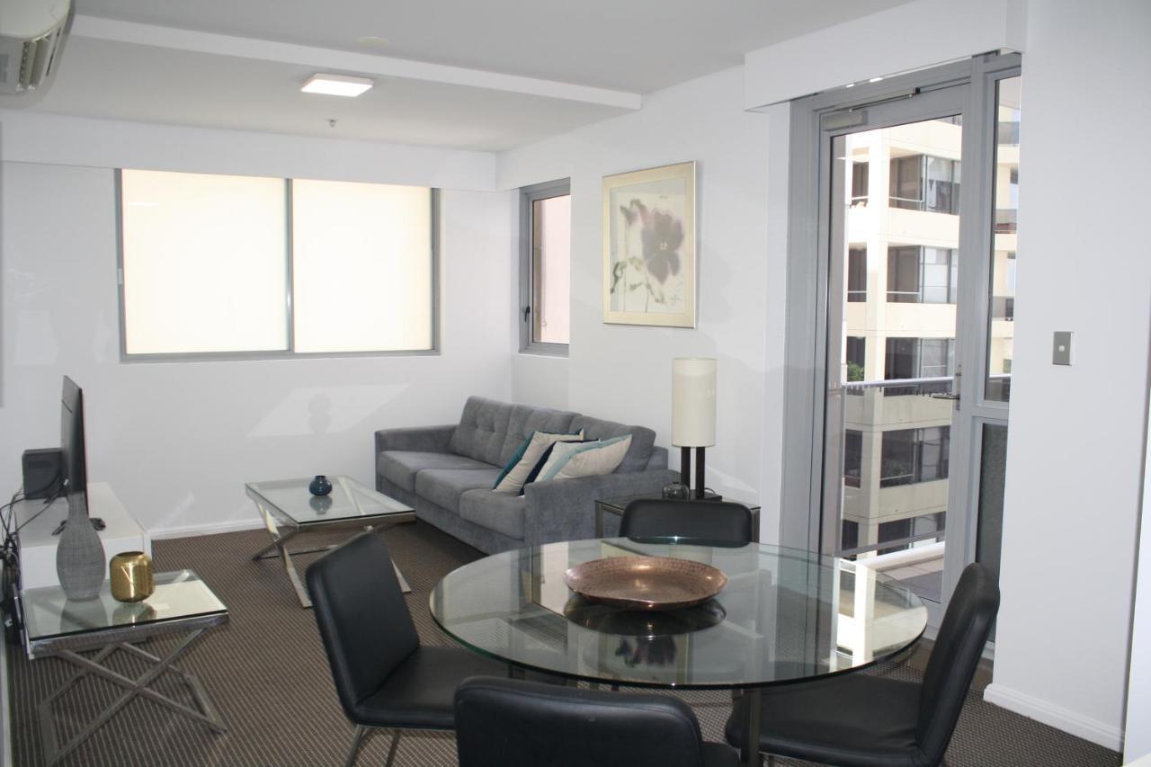 North Wyndel Apartments-mil1005 Apartment