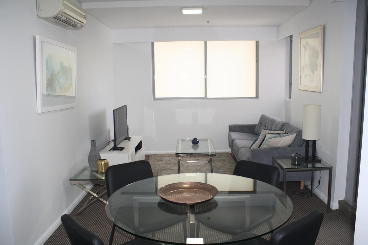 North Wyndel Apartments-mil1005 Apartment *