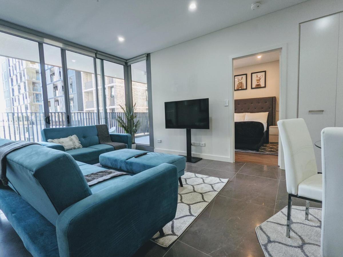 Elegant 3-bed 2-bath, Balcony, With Pool Included, No Parties! Apartment