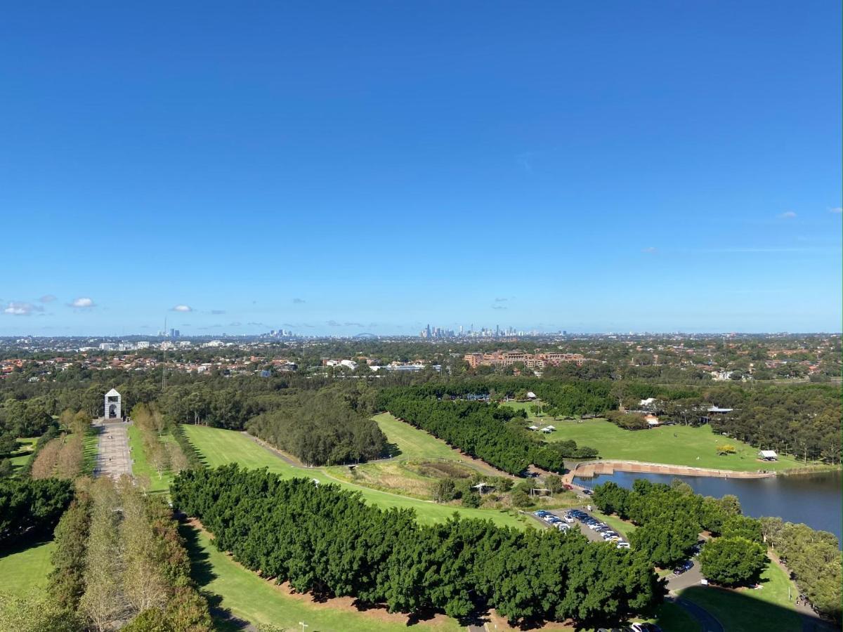 Parkside & View In Olympic Park * Sidney