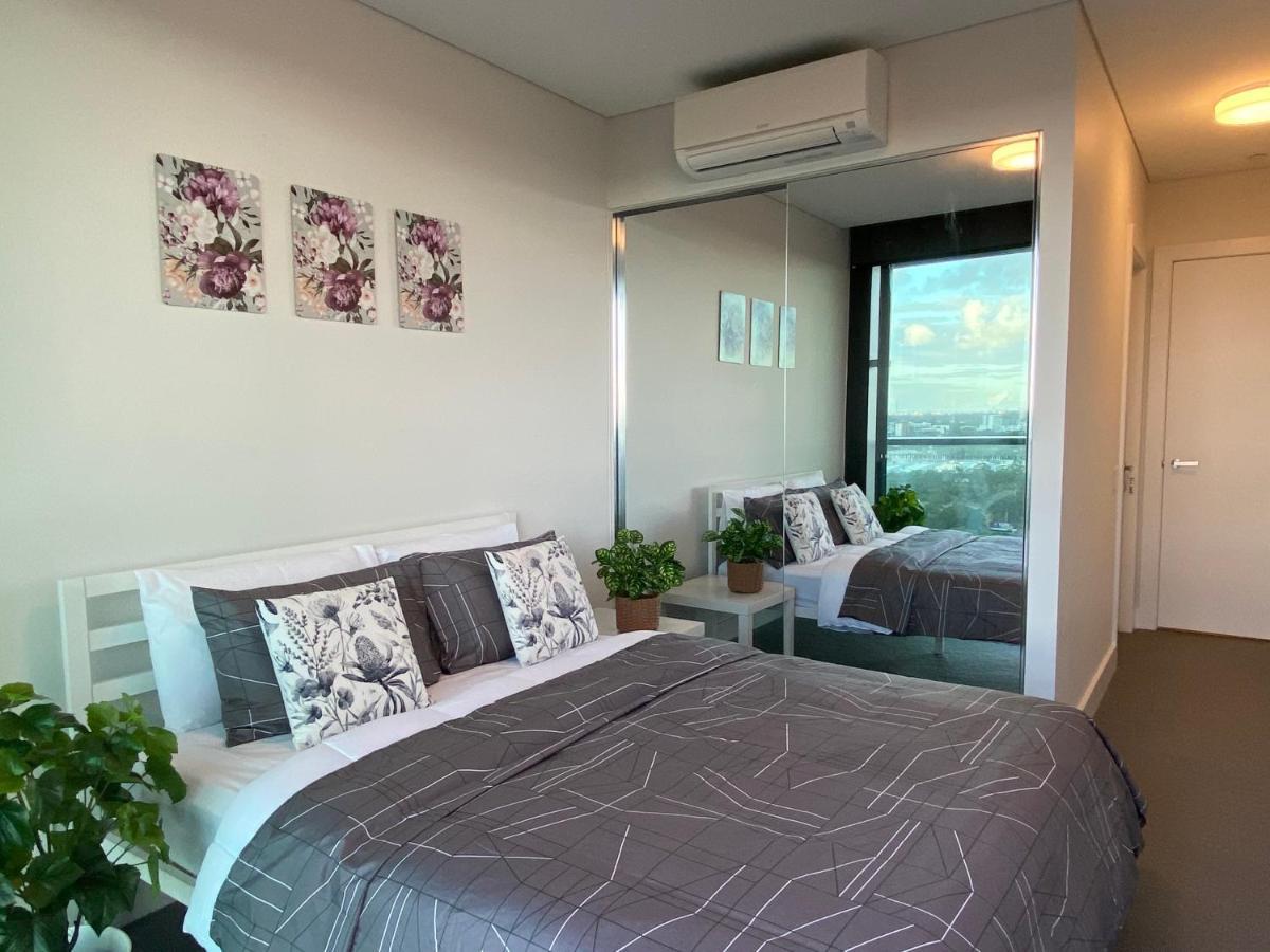 Parkside & View In Olympic Park * Sidney