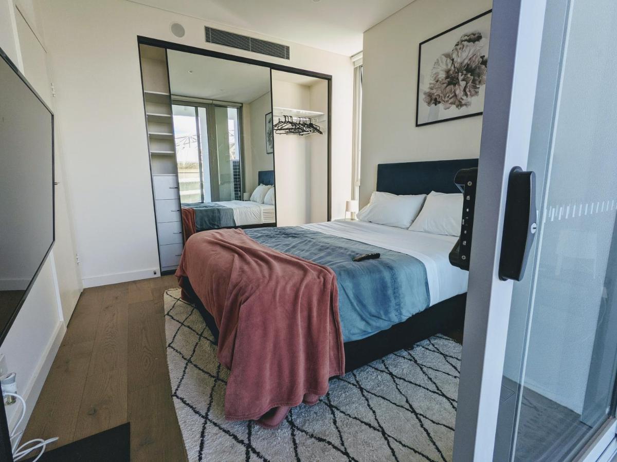 Luxury 3-bed 2-bath, Balcony, With Pool Included, No Parties! Apartment *