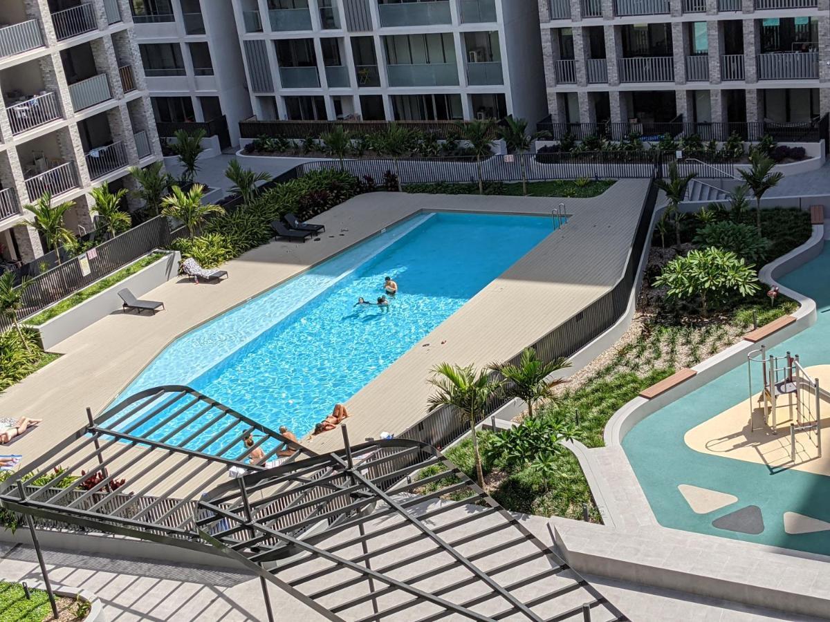 Luxury 3-bed 2-bath, Balcony, With Pool Included, No Parties! Apartment Sydney