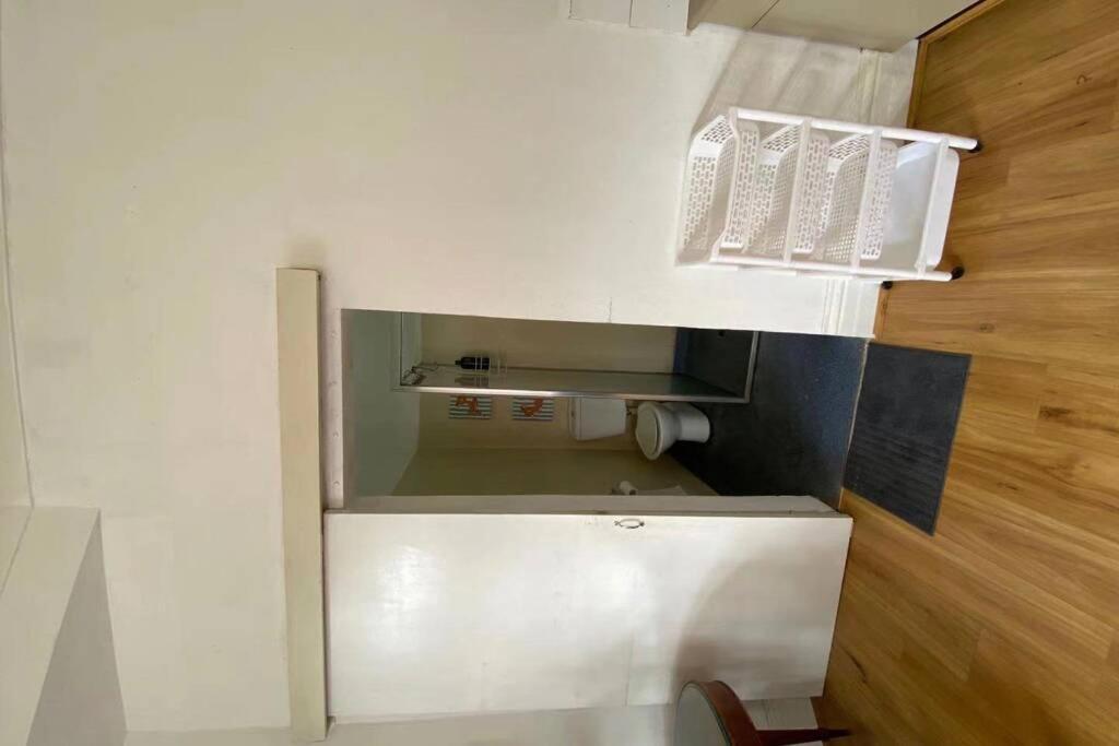 Brightly Lit And Comfy Double Room. Best Price!bla Guest house *