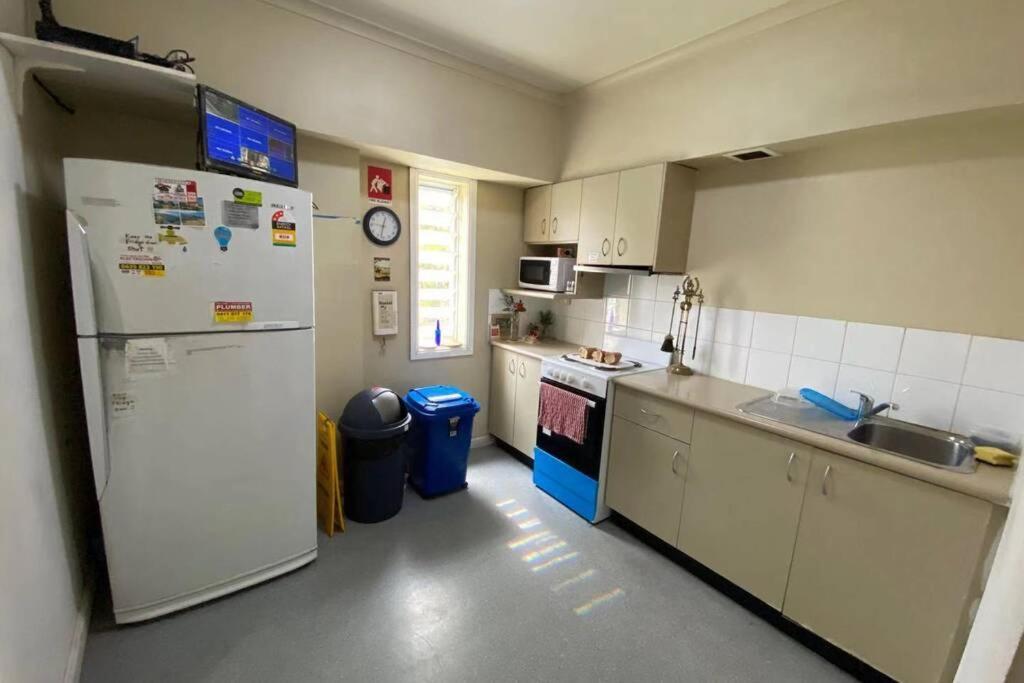 Brightly Lit And Comfy Double Room. Best Price!bla