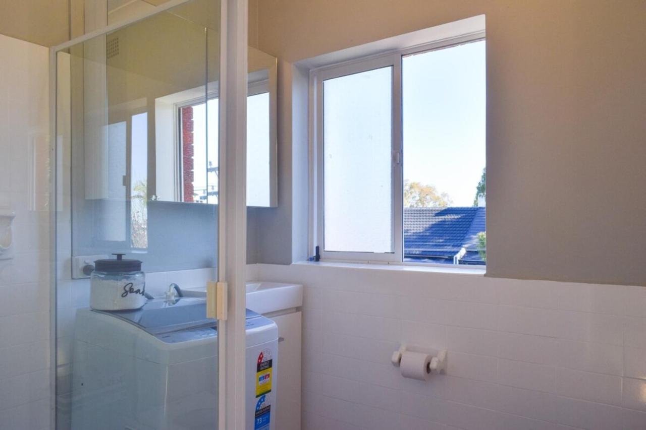Sun-drenched 1 Bed In Newtown