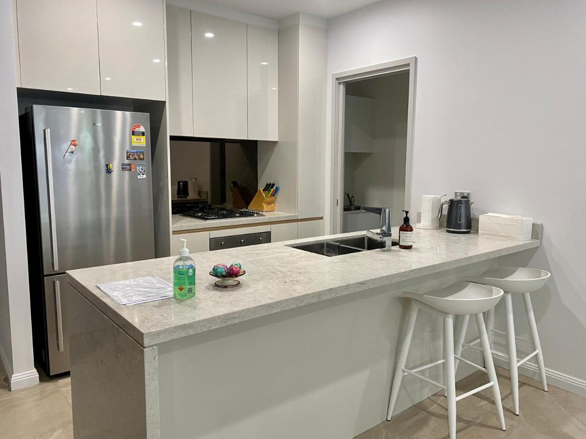 Luxury With Indoor Pool, Spa, Sauna, Gym, Netflix, Free Private Parking Apartment Sydney