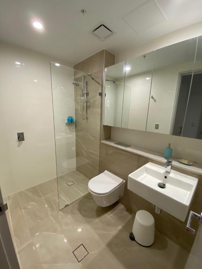 Luxury With Indoor Pool, Spa, Sauna, Gym, Netflix, Free Private Parking Apartment