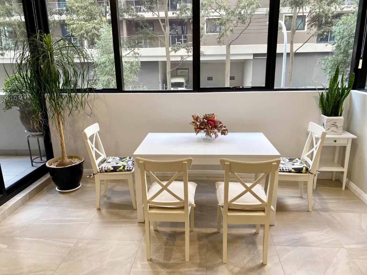 Luxury With Indoor Pool, Spa, Sauna, Gym, Netflix, Free Private Parking Apartment *
