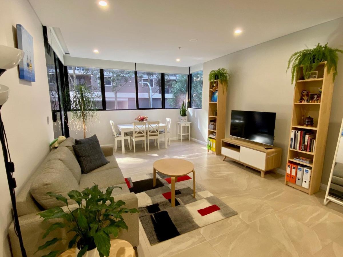Luxury With Indoor Pool, Spa, Sauna, Gym, Netflix, Free Private Parking Apartment Sydney