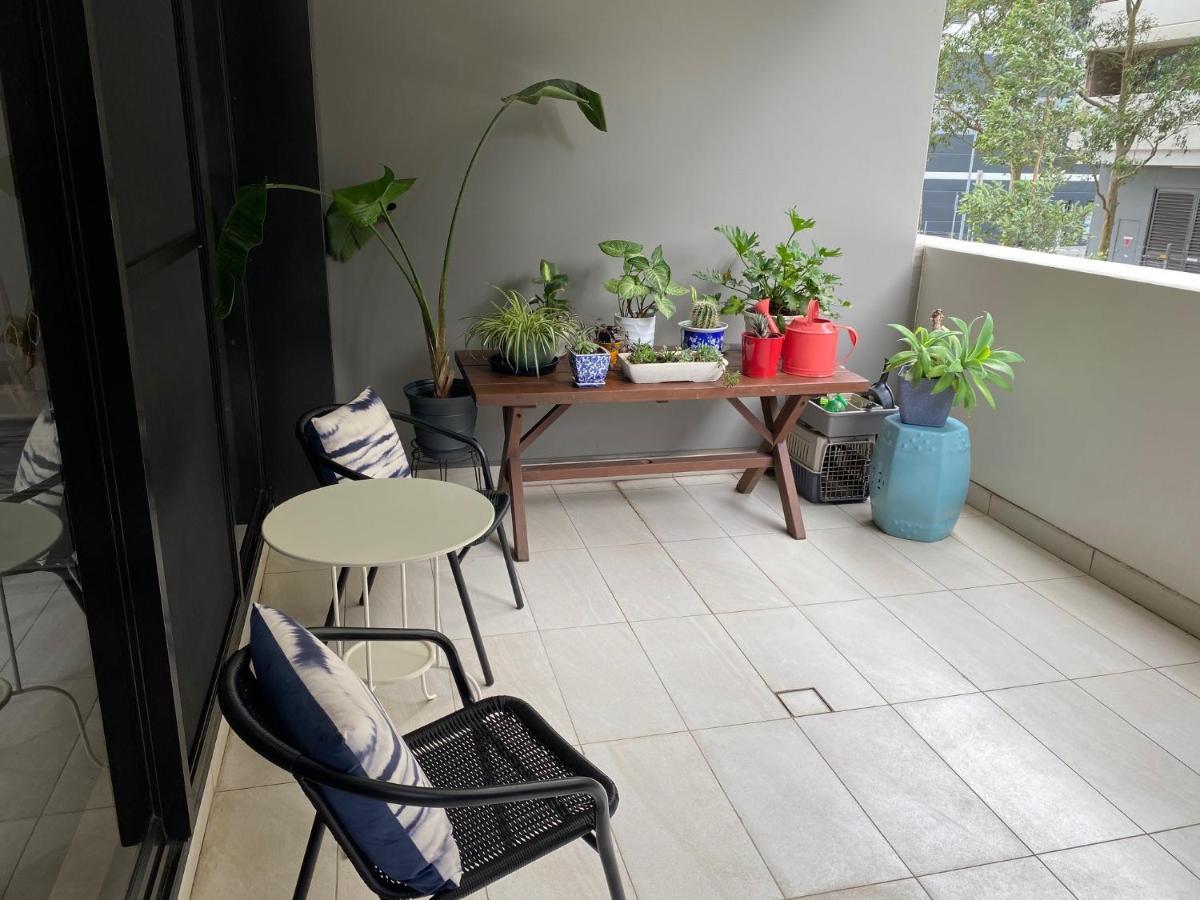 Luxury With Indoor Pool, Spa, Sauna, Gym, Netflix, Free Private Parking Apartment *