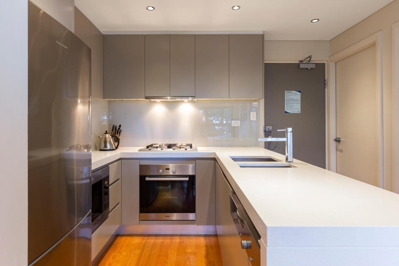 2 Bdrm North With Stunning Harbour Views - 16wal Apartment Sydney