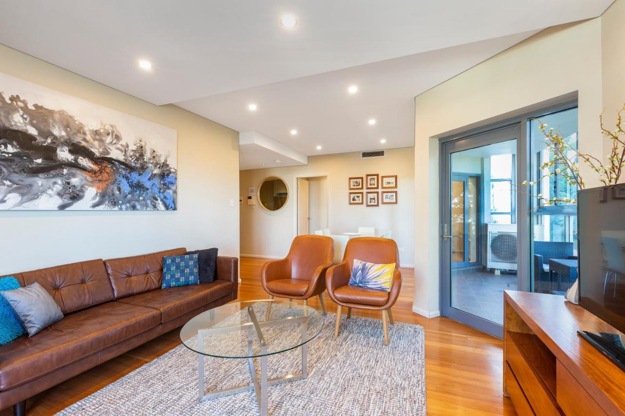 2 Bdrm North With Stunning Harbour Views - 16wal Apartment Sydney