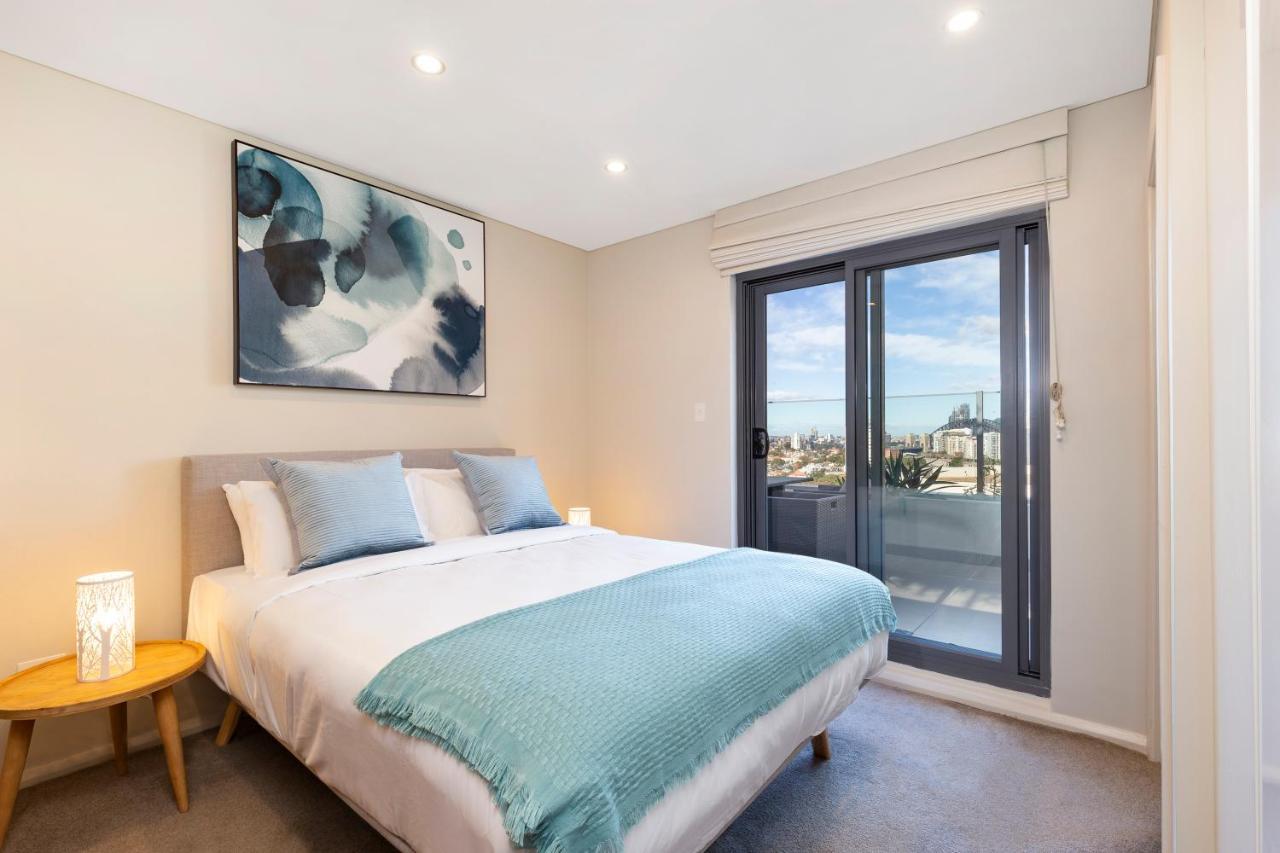 2 Bdrm North With Stunning Harbour Views - 16wal Apartment Sydney