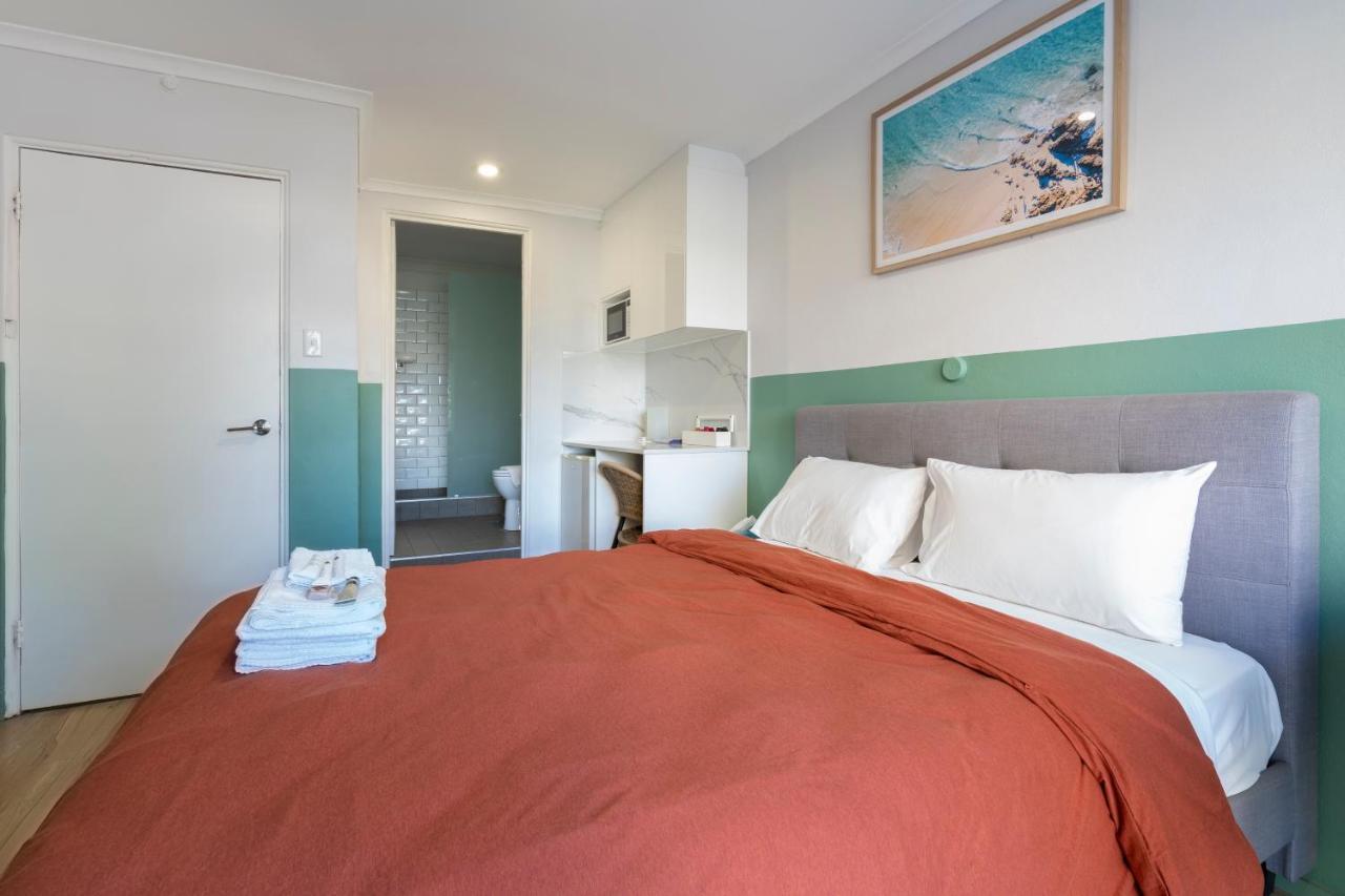 Motel Manly Waves
