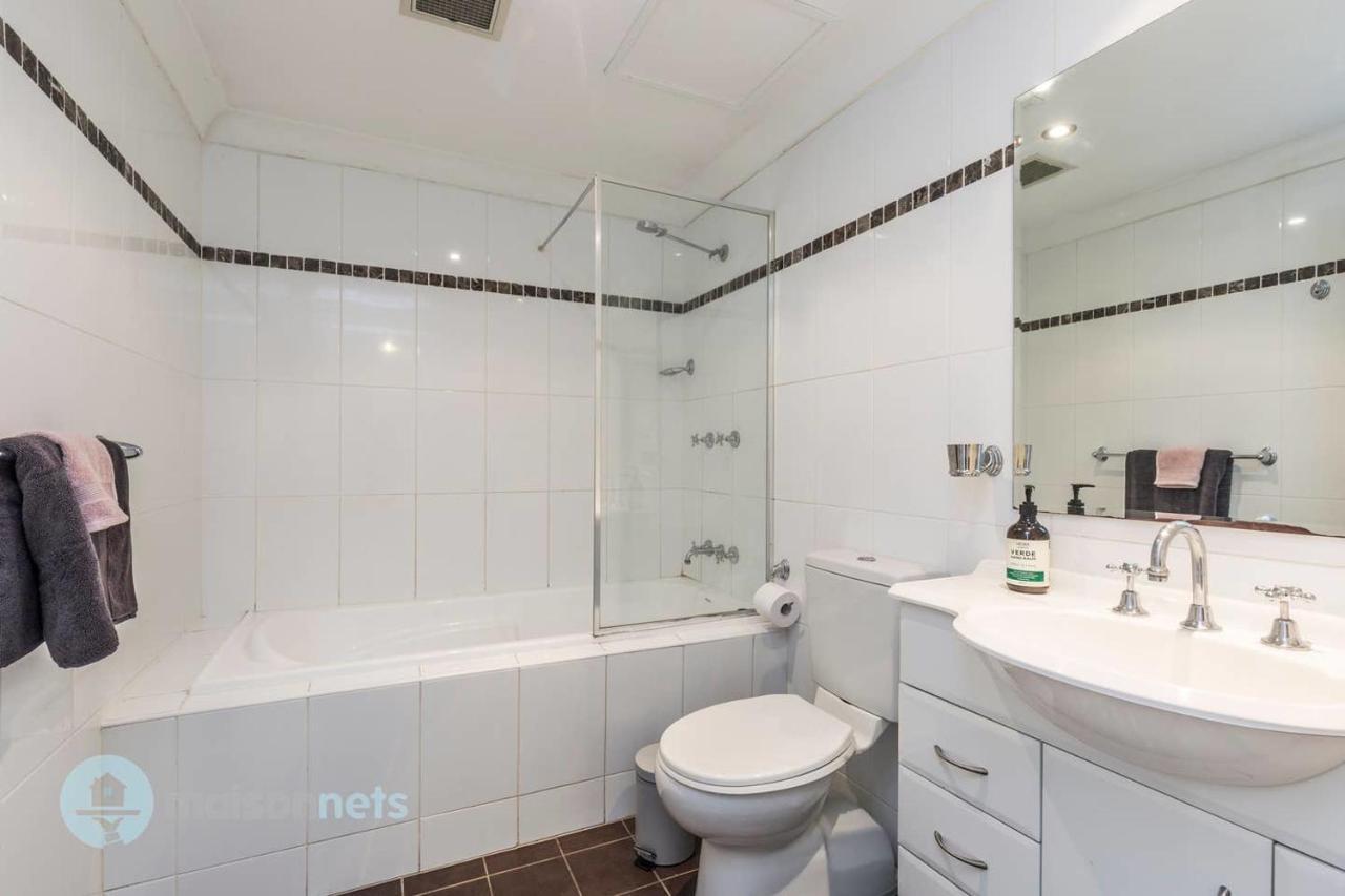 2 Bedroom 2 Bathroom Apt With Balcony And Parking Apartment Sydney