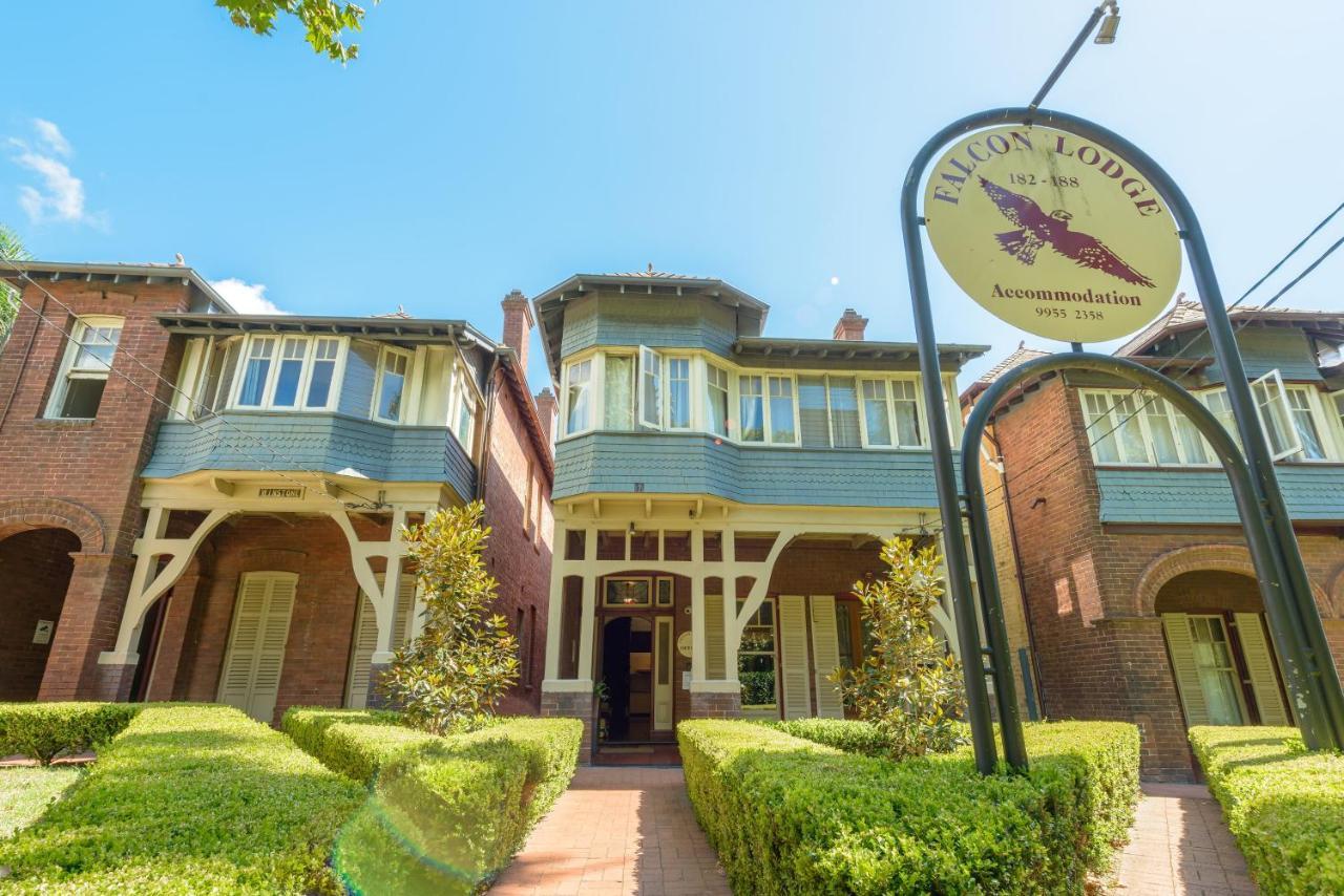 Falcon Lodge *