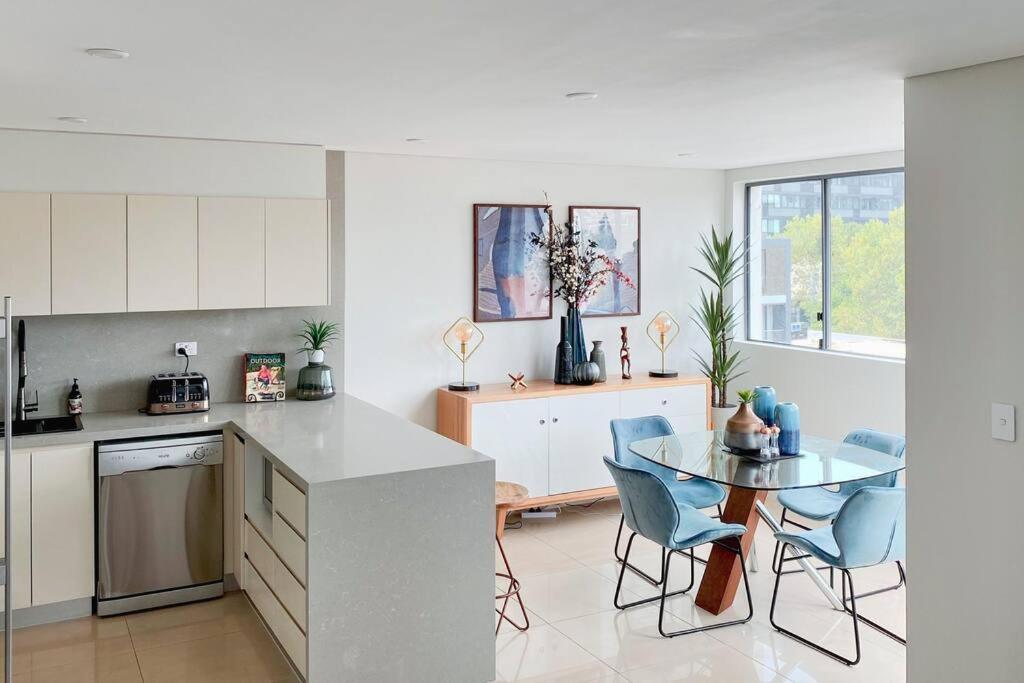 Apartment Crows Nest - Executive Penthouse - 3 Bedroom- 5km To *