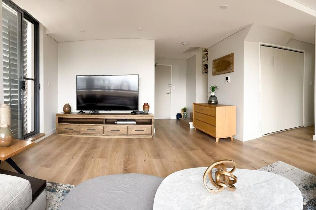 Crows Nest - Executive Penthouse - 3 Bedroom- 5km To * Sydney