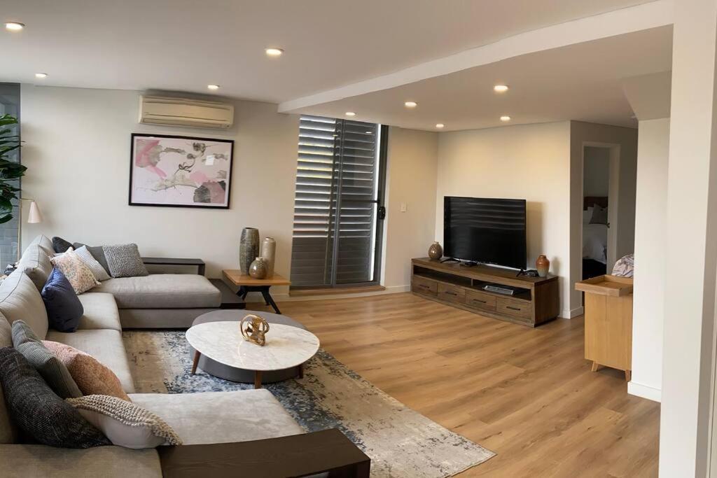 Apartment Crows Nest - Executive Penthouse - 3 Bedroom- 5km To
