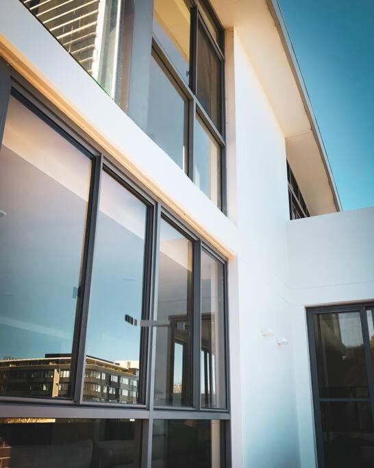 Apartment Crows Nest - Executive Penthouse - 3 Bedroom- 5km To *