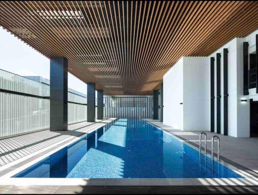 Macquarie Park High Level 2bed 2bath With Study Gym & Pool Apartment Sydney